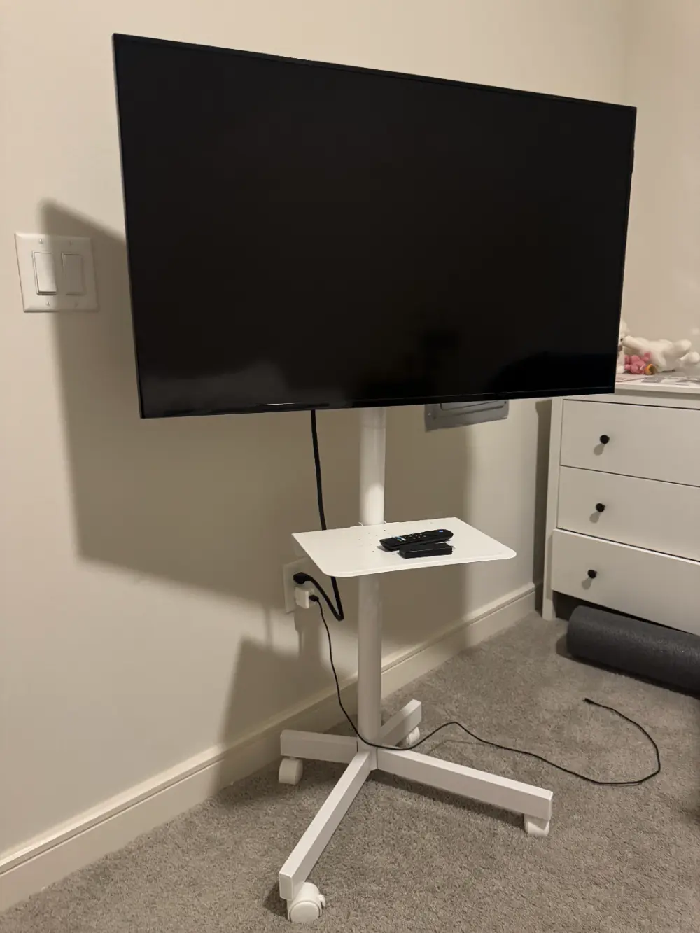 삼성 40 inch TV with TV stand and Fire TV Stick