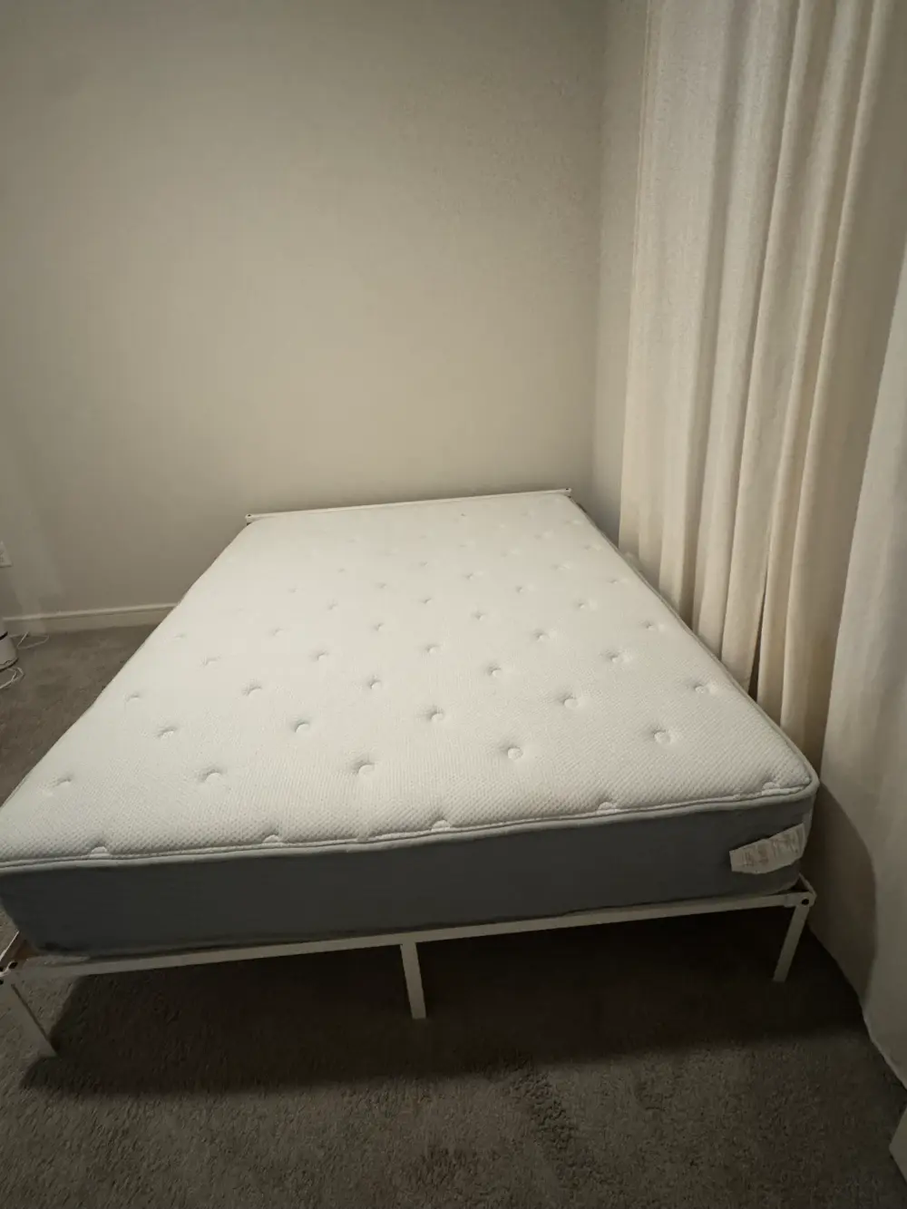 Zinus Queen Size Spring Hybrid Mattress-1
